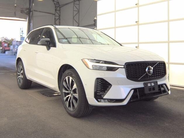 2025 Volvo XC60 B5 Plus photo 2