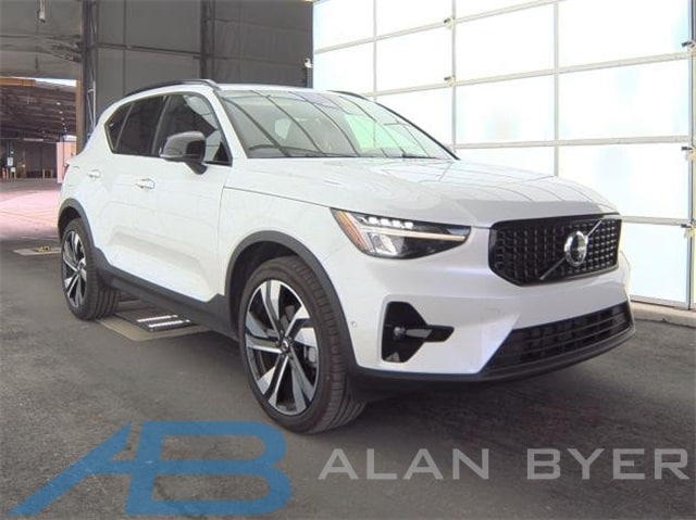 2025 Volvo XC40 Plus
