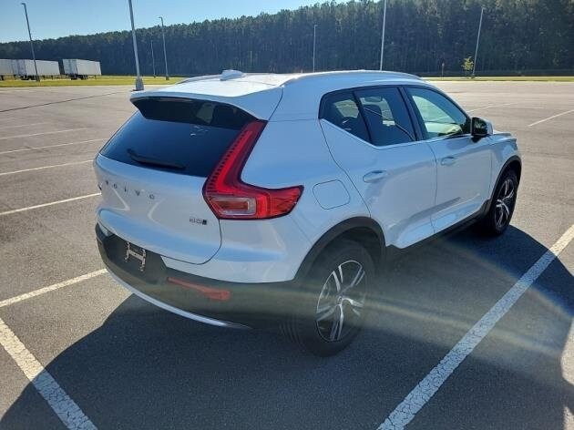 2025 Volvo XC40 Core photo 3