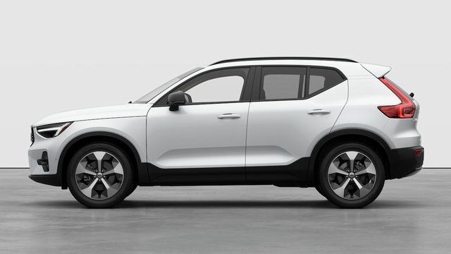 2026 Volvo XC40 Plus - Photo 2