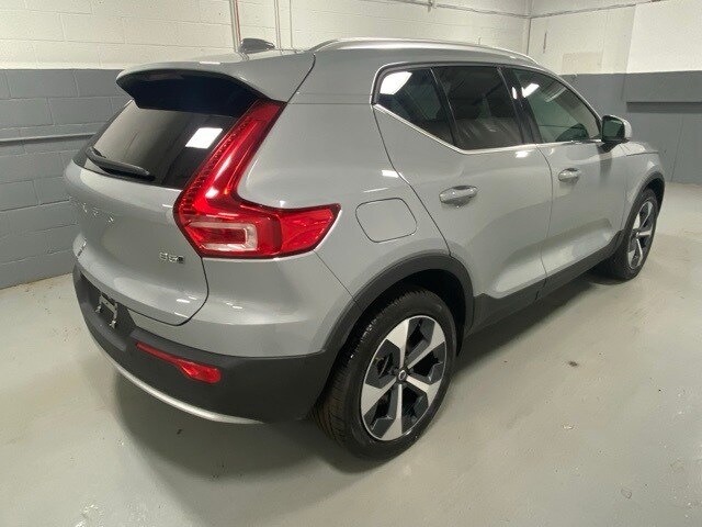2025 Volvo XC40 Plus photo 3