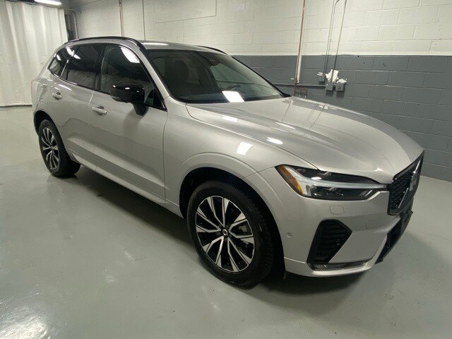 2025 Volvo XC60 B5 Plus photo 4
