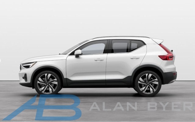 2025 Volvo XC40 B5 Plus Bright Theme