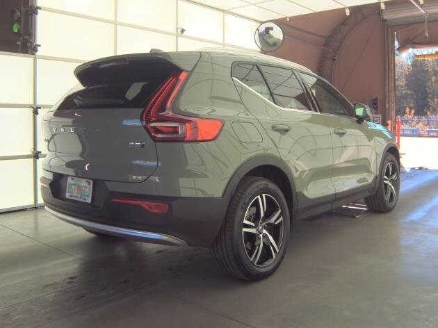 2025 Volvo XC40 Core photo 2