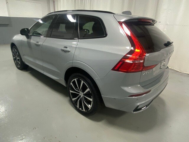 2025 Volvo XC60 B5 Plus photo 2