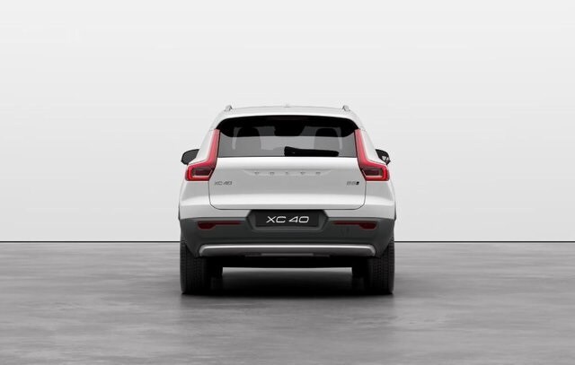 2025 Volvo XC40 Plus photo 3