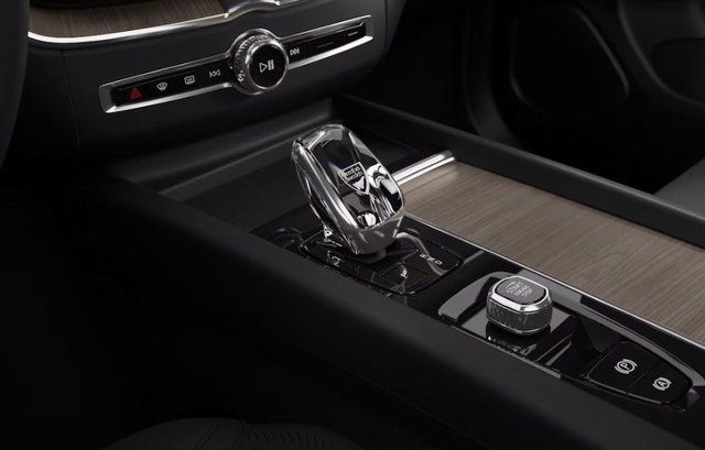 2026 Volvo XC60 Plus - Photo 12