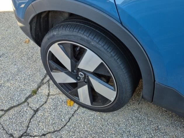 2023 Volvo C40 Recharge Ultimate photo 3