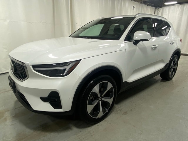 2025 Volvo XC40 B5 Plus Bright Theme AWD SUV