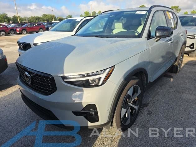 2026 Volvo XC40 B5 Plus Dark AWD's photo