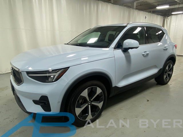 2025 Volvo XC40 B5 Plus Bright AWD's photo