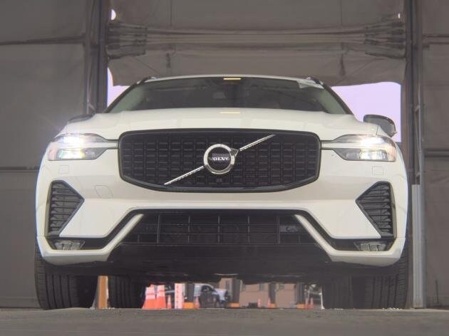 2025 Volvo XC60 B5 Core photo 2