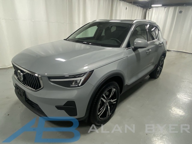 2025 Volvo XC40 Core