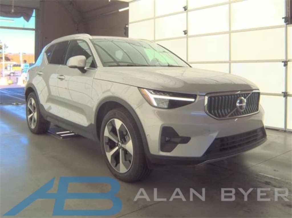 Used 2025 Volvo XC40 B5 Plus Bright Theme SUV