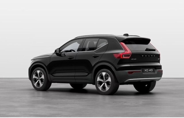 2025 Volvo XC40 Core photo 2
