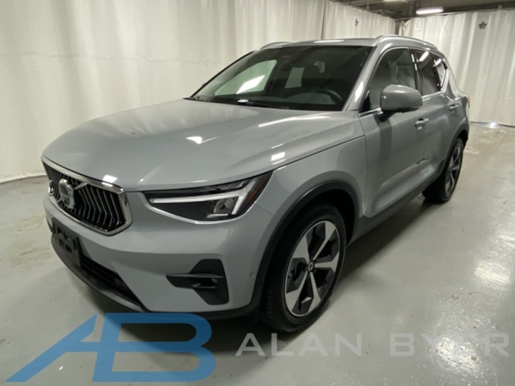 Used 2025 Volvo XC40 B5 Plus Bright Theme SUV