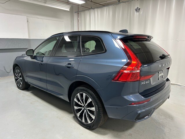 2024 Volvo XC60 B5 Plus photo 2