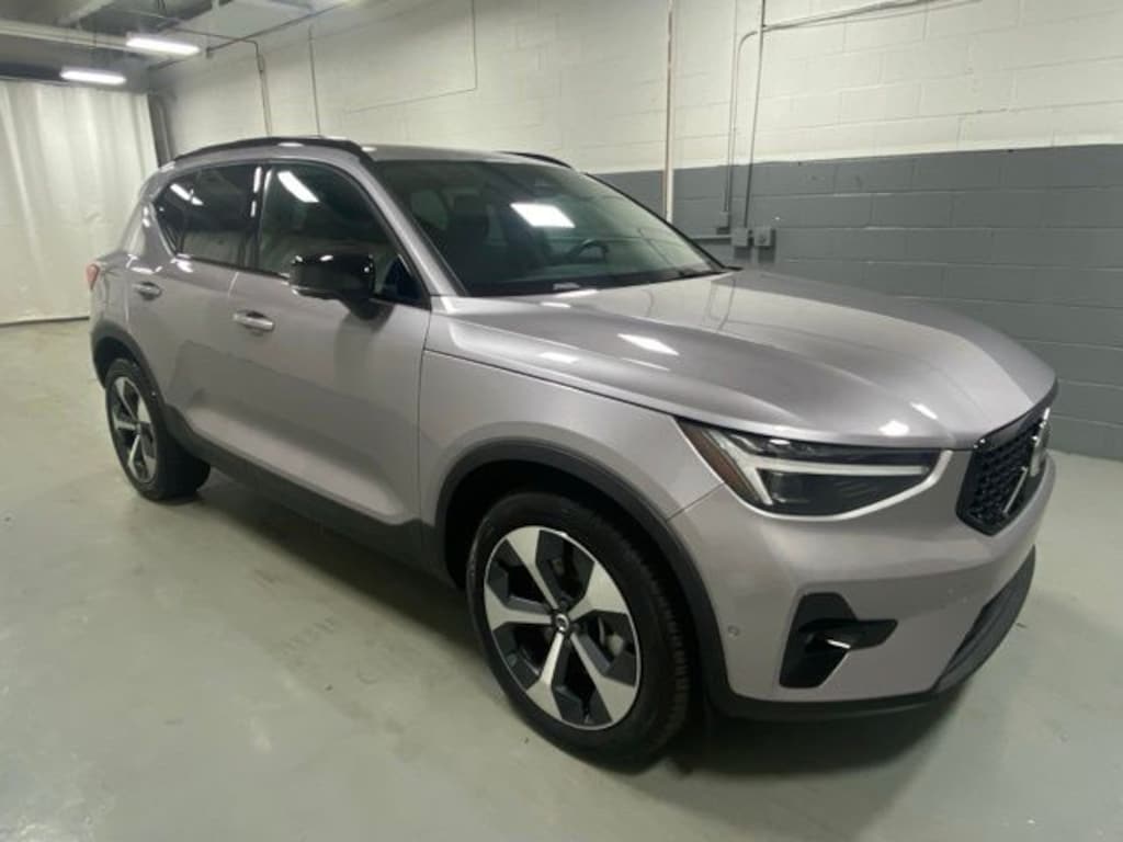 Used 2026 Volvo XC40 B5 Plus SUV