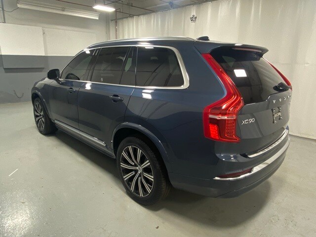 2023 Volvo XC90 B5 Plus photo 2