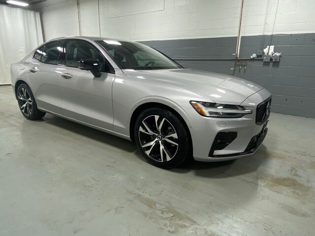 2024 Volvo S60 B5 Plus photo 4