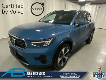 2025 Volvo XC40 B5 Plus Bright Theme SUV