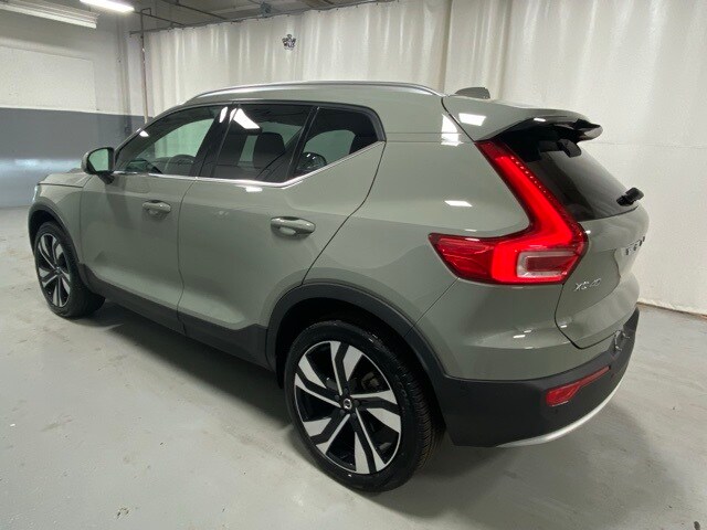 2024 Volvo XC40 Plus photo 2