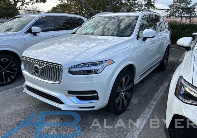 2025 Volvo XC90 T8 Recharge Core Bright 4WD's photo