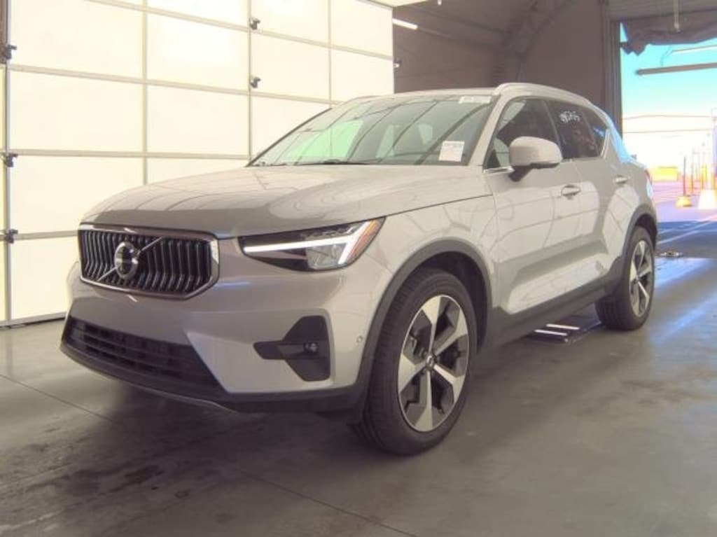 Used 2025 Volvo XC40 B5 Plus Bright Theme SUV
