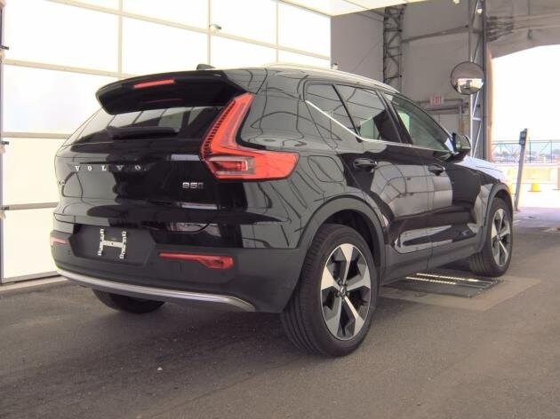 2025 Volvo XC40 Plus photo 3