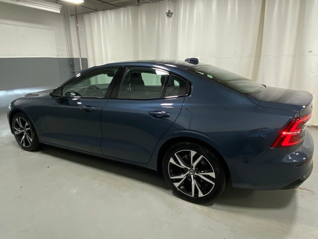 2025 Volvo S60 B5 Core photo 2