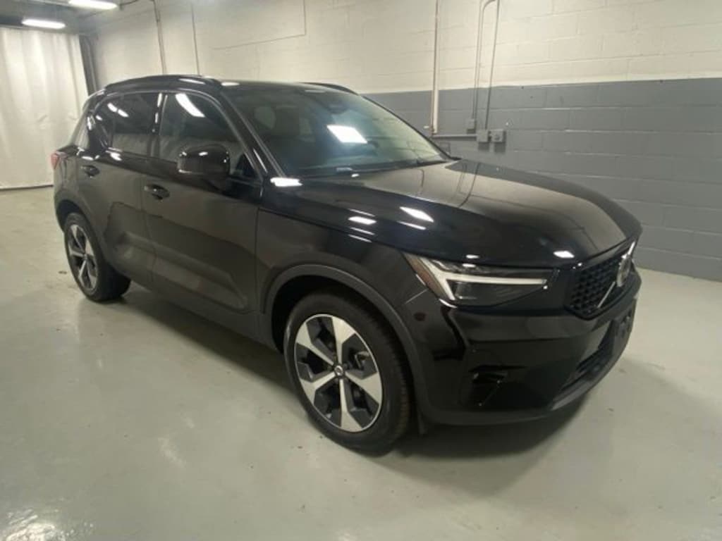New 2026 Volvo XC40 B5 Plus SUV