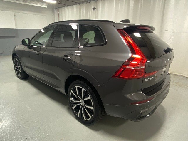 2025 Volvo XC60 B5 Plus photo 2