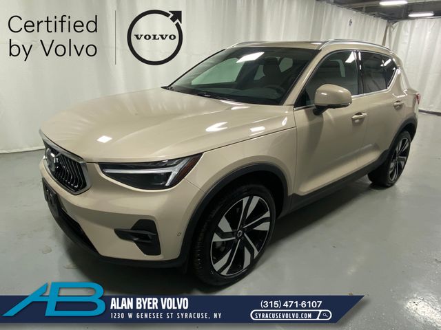 2025 Volvo XC40 B5 Ultra Bright AWD's photo