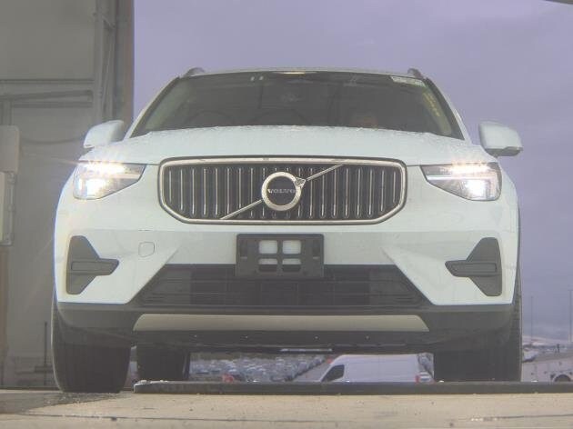 2025 Volvo XC40 Core photo 3