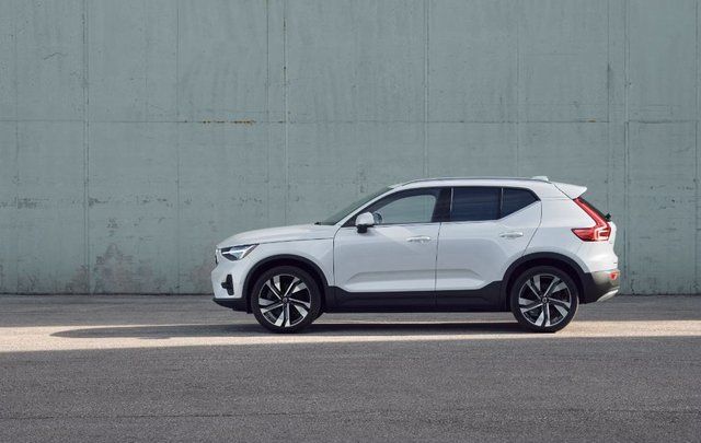2025 Volvo XC40 Plus - Photo 7