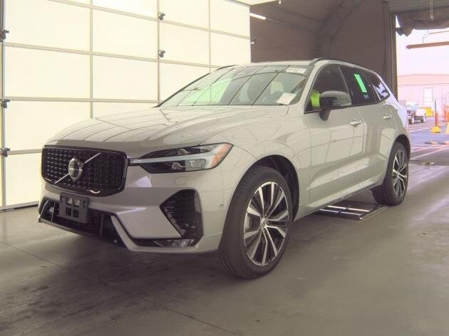 2025 Volvo XC60 B5 Plus photo 2