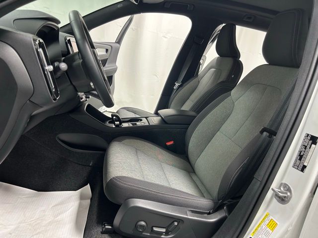 2025 Volvo XC40 Core - Photo 11
