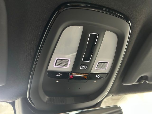 2025 Volvo XC40 Core - Photo 23