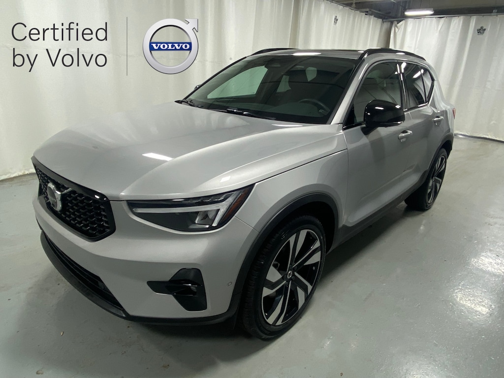 Certified 2025 Volvo XC40 B5 Plus Dark Theme SUV