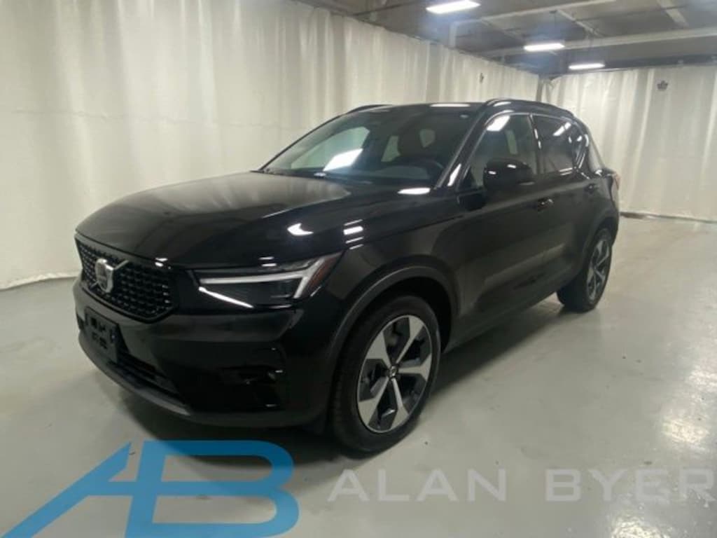 New 2026 Volvo XC40 B5 Plus SUV