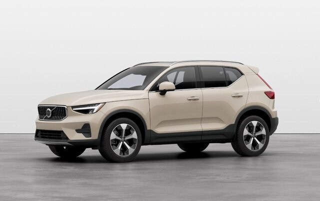 2025 Volvo XC40 Core photo 4