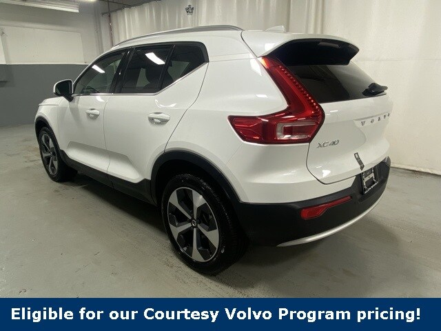 2025 Volvo XC40 Plus photo 2
