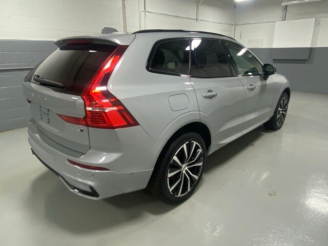 2025 Volvo XC60 B5 Plus photo 3