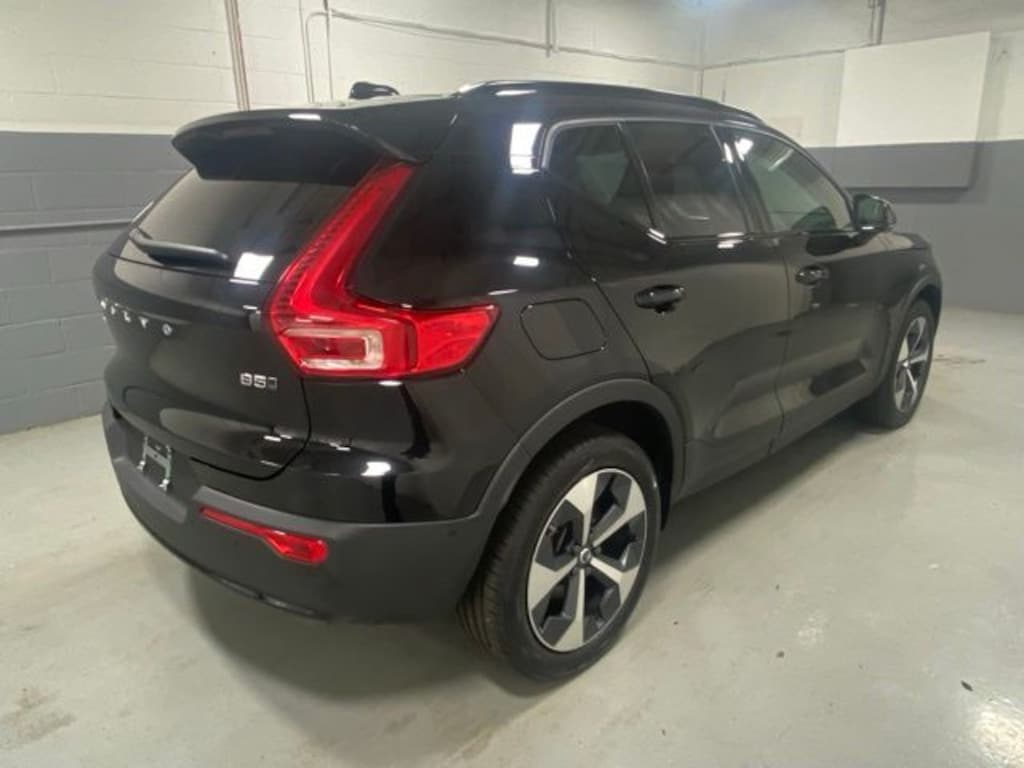 New 2026 Volvo XC40 B5 Plus SUV