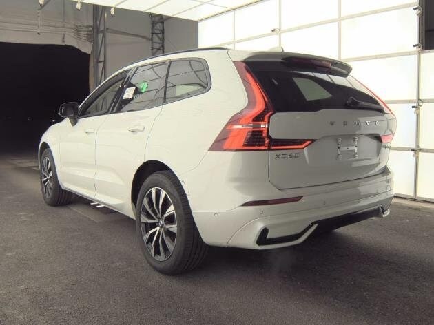 2025 Volvo XC60 B5 Plus photo 4