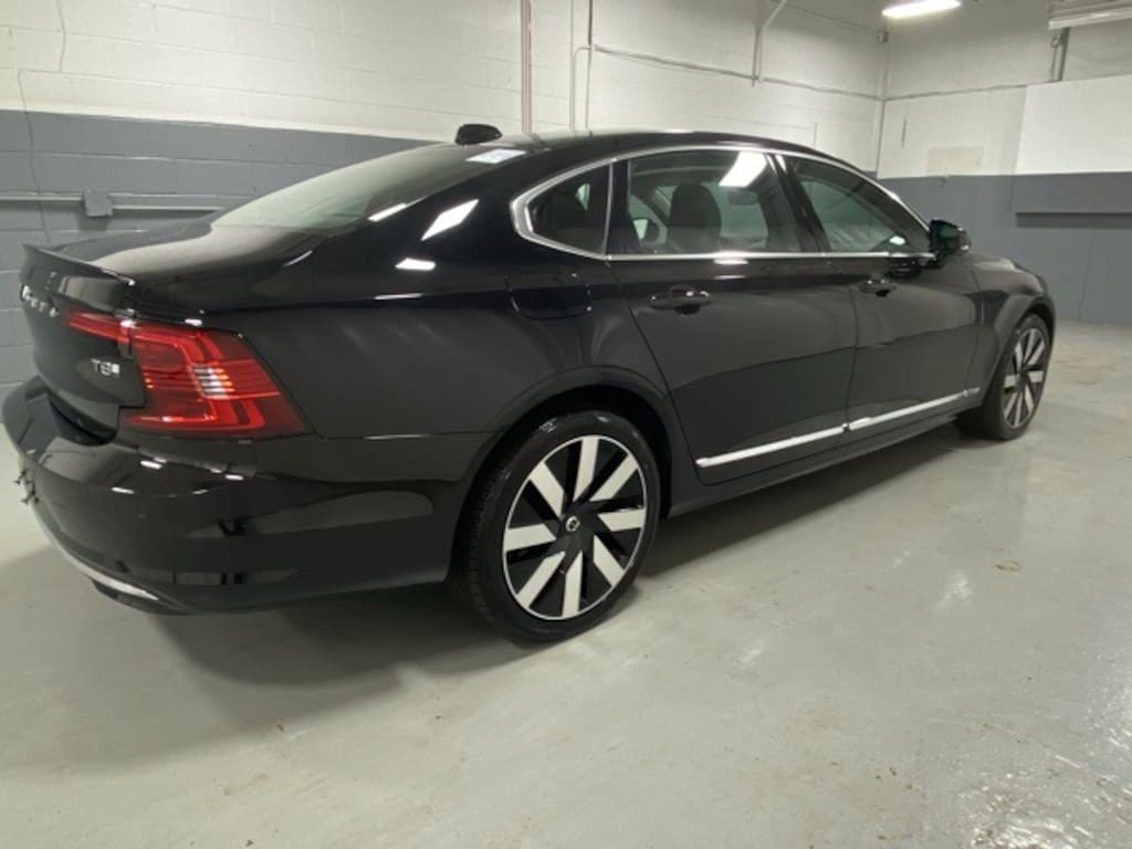 Certified 2025 Volvo S90 Plug-In Hybrid Recharge T8 AWD Plus Bright Sedan