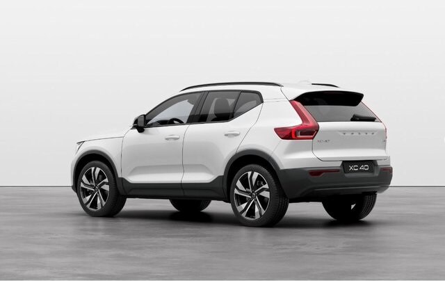 2025 Volvo XC40 Plus photo 2