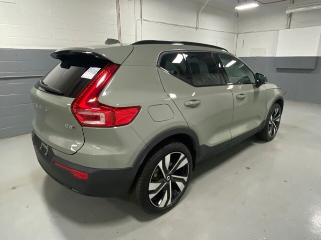 2024 Volvo XC40 Plus photo 2