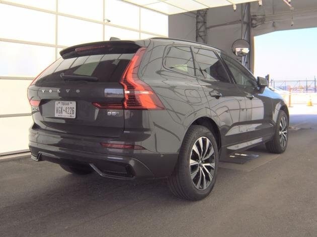 2025 Volvo XC60 Plus photo 3