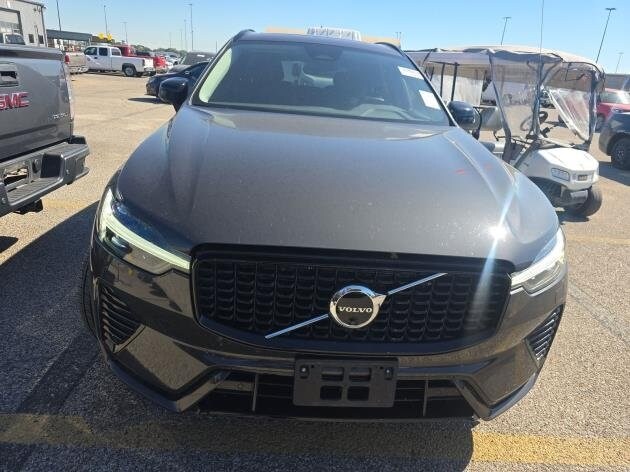 2025 Volvo XC60 B5 Plus photo 2